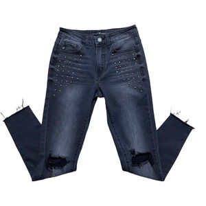 🍀Kancan Black Distressed Ankle Jeans with Rivet Accents Women’s Size 26